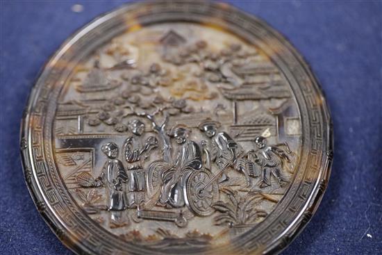An unusual Chinese export tortoiseshell snuff box, 19th century, D. 8.5cm